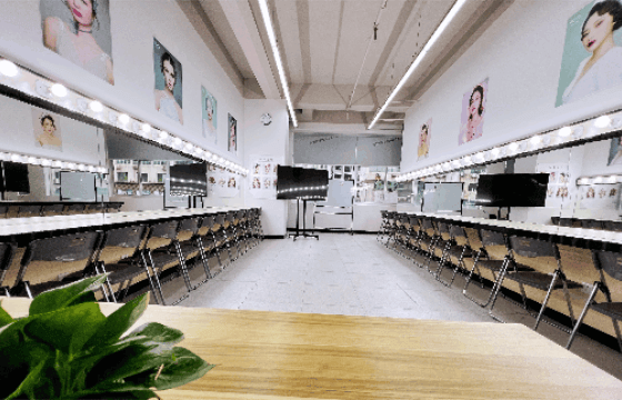 吉田美学形象设计艺术学校化妆造型教室图片